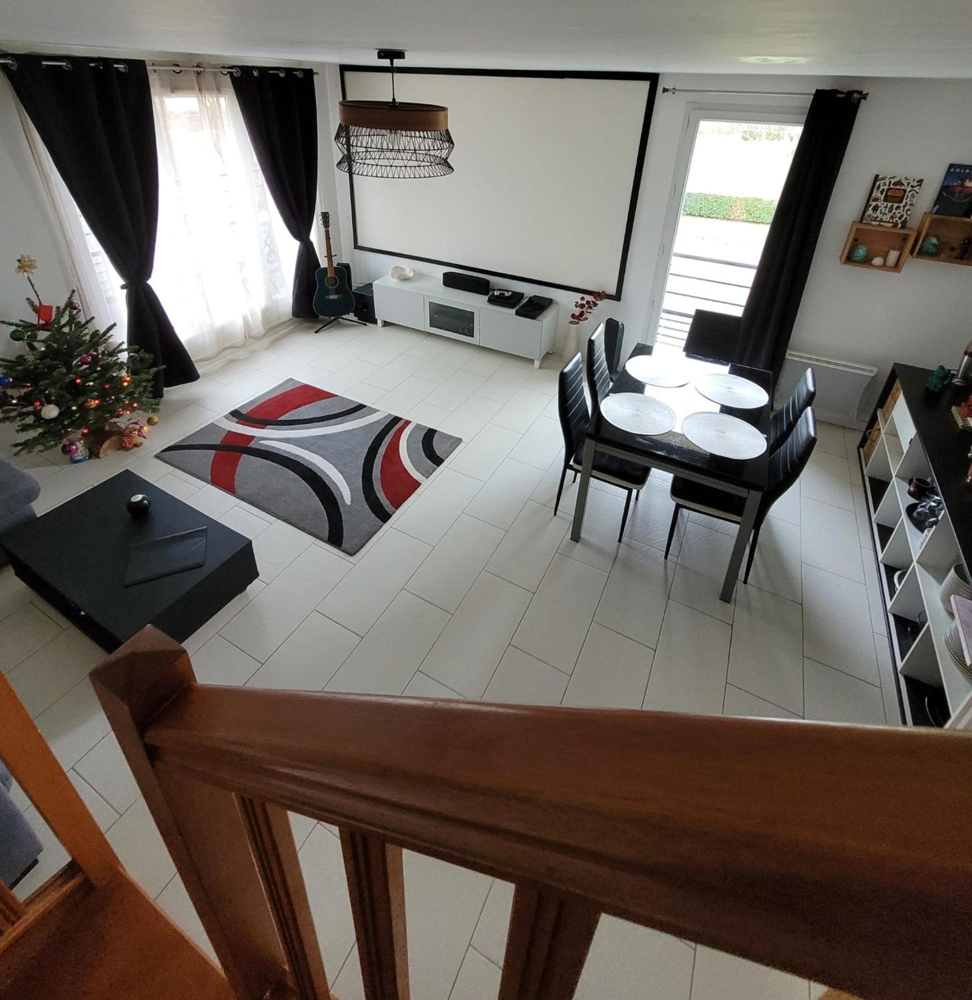 Duplex Proche Avec Ecran Cinema Apartment