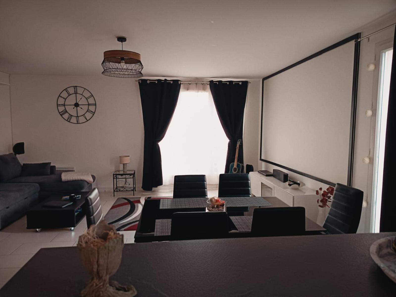 Duplex Proche Avec Ecran Cinema * Chessy (Seine-et-Marne)